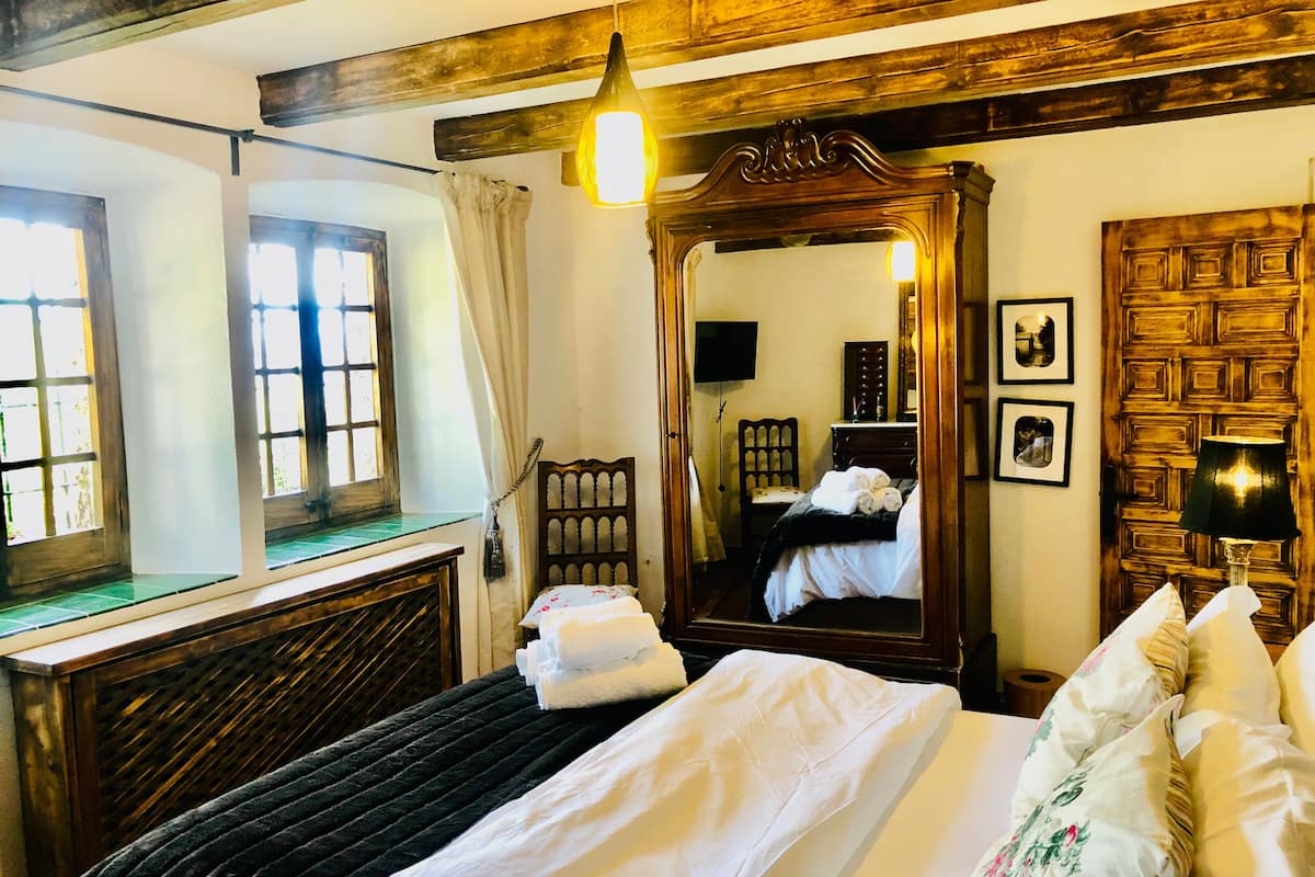 Chambre Deluxe double | Décor unique, ameublement unique, bureau