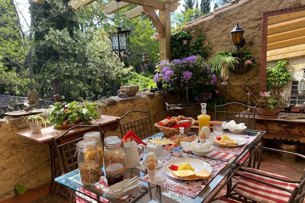Daily continental breakfast for a fee