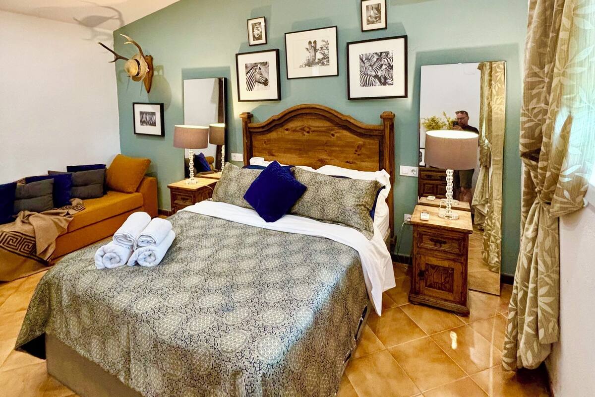 Chambre luxueuse | Décor unique, ameublement unique, bureau