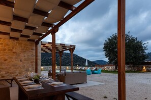 屋外ダイニングエリア