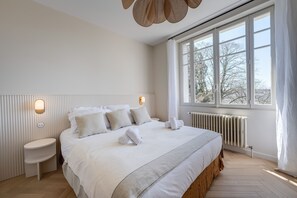 3 bedrooms, desk, iron/ironing board, WiFi