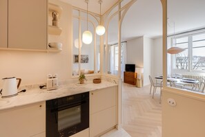 Fridge, microwave, oven, stovetop