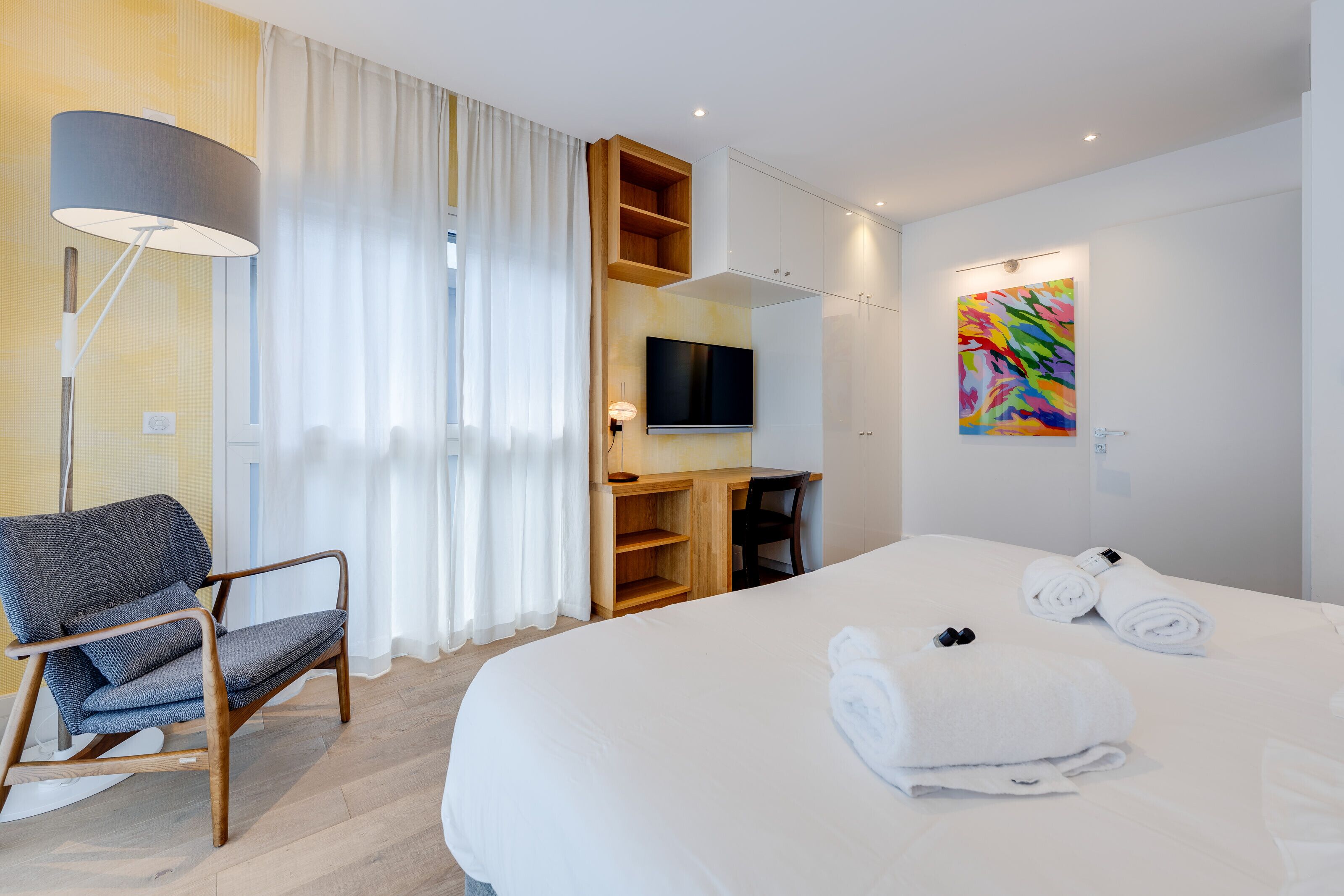 4 habitaciones, tabla de planchar con plancha, cuna de viaje y wifi 