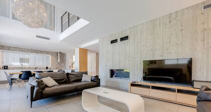 Villa supĂ©rieure - Climatisation, garage, terrasse de 100mÂČ