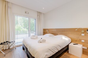 2 bedrooms, iron/ironing board, travel cot, WiFi