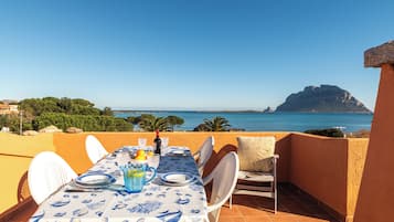 Familie resortwoning, 3 slaapkamers, 2 badkamers (Il Vecchio Faro Dalia 6 50m From The) | Uitzicht op strand/zee