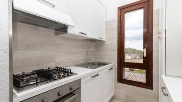 Maison mitoyenne Familiale, plusieurs chambres (Il Vecchio Faro Dalia 6 50m From The) | Cuisine privée | Réfrigérateur, four, plaque de cuisson, lave-vaisselle