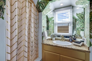 Combined shower/tub, hair dryer, towels, shampoo