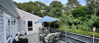 Perfect location! Minutes to beaches! Close to it all!