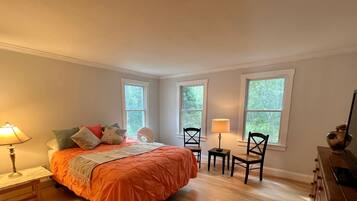 5 bedrooms, WiFi, bed sheets