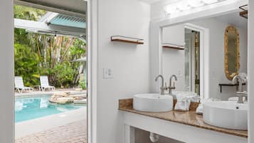 Een verwarmd zwembad