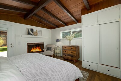 Pet Friendly Cabin Close to Beach & Slopes, Live Like a Local