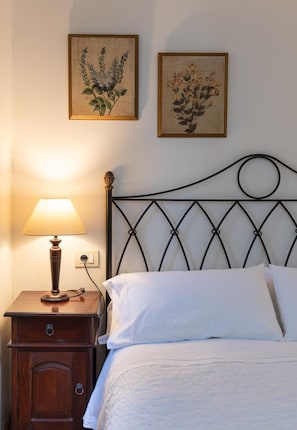 1 bedroom, WiFi - Arco: double room, old cellar and renovated stable. (Pobra do Caramiñal ,A Coruña)