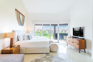 2 habitaciones, tabla de planchar con plancha y cuna de viaje 