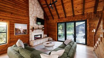 TV, peis, bordtennis og bøker