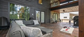 Hot Tub • Fireplace • Waterfront • Fishing