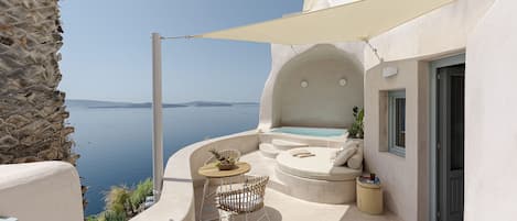 精品套房, 1 张大床和 1 张沙发床, 海景, 临海 | 私人 SPA 浴缸