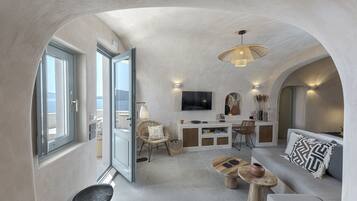 Suite Ălite, 1 grand lit et 1 canapĂ©-lit, vue mer, vue mer | Coin sĂ©jour | TĂ©lĂ©vision Ă Ă©cran plat