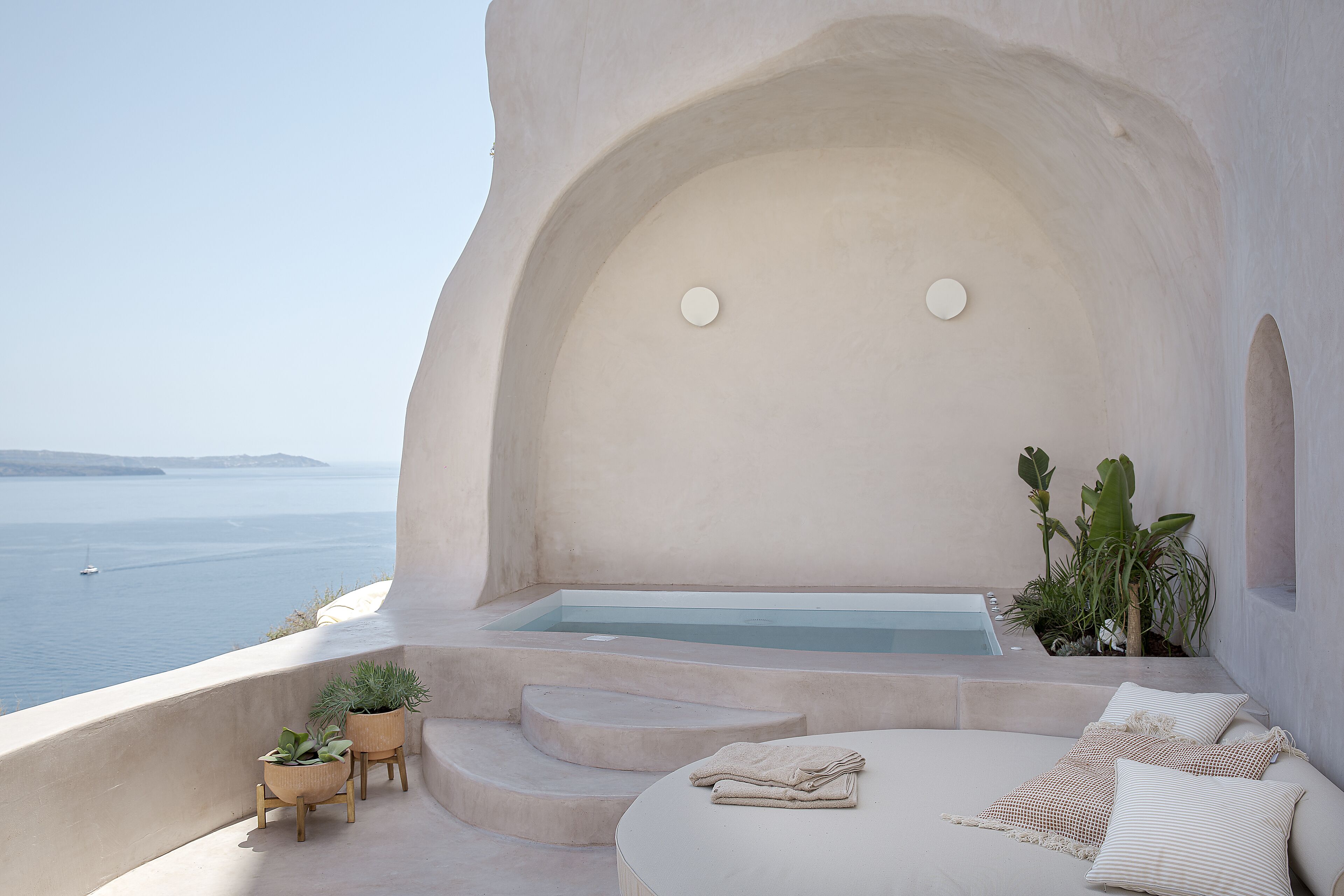Private spa tub