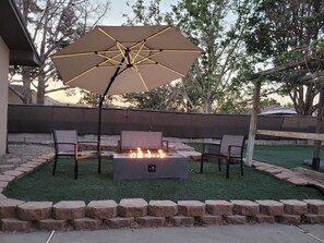 Property grounds - Cozy 3 Bedroom house with Pool Spa and Game Room (Rio Rancho)