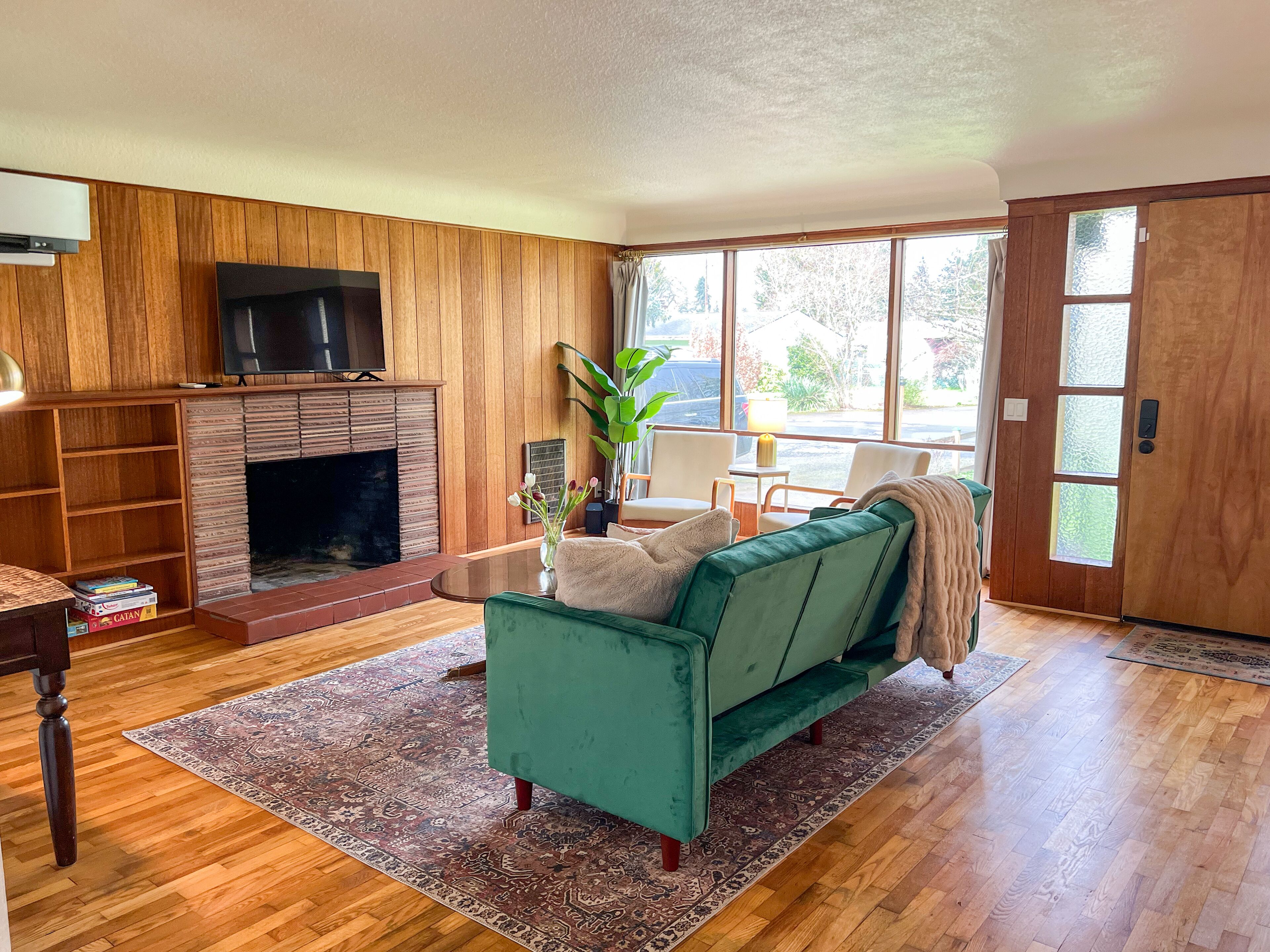 Smart TV, lareira, videogames, mesa de pingue-pongue