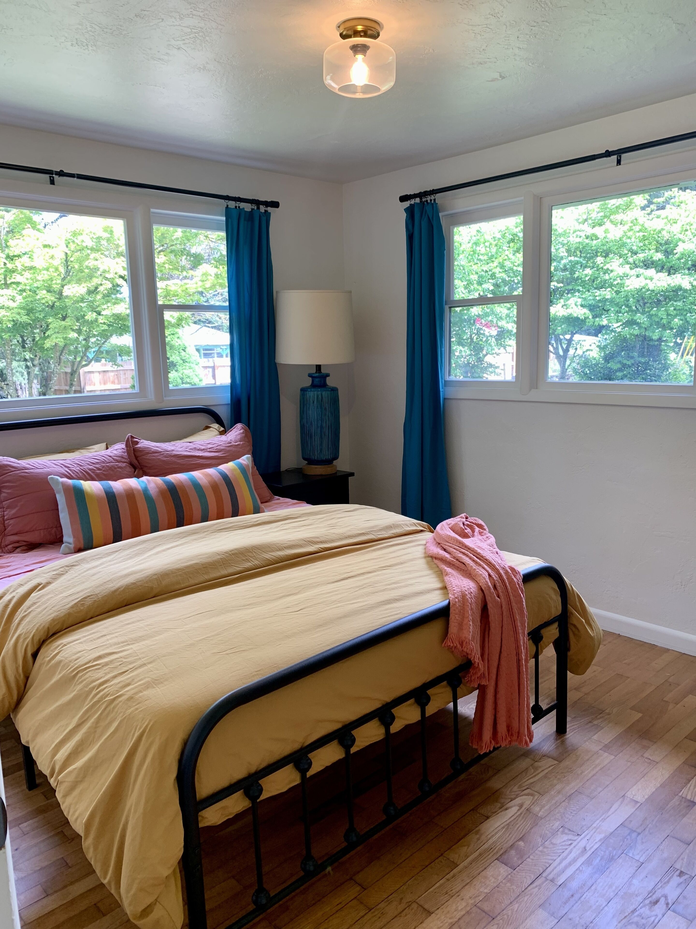 3 bedrooms, desk, iron/ironing board, travel cot