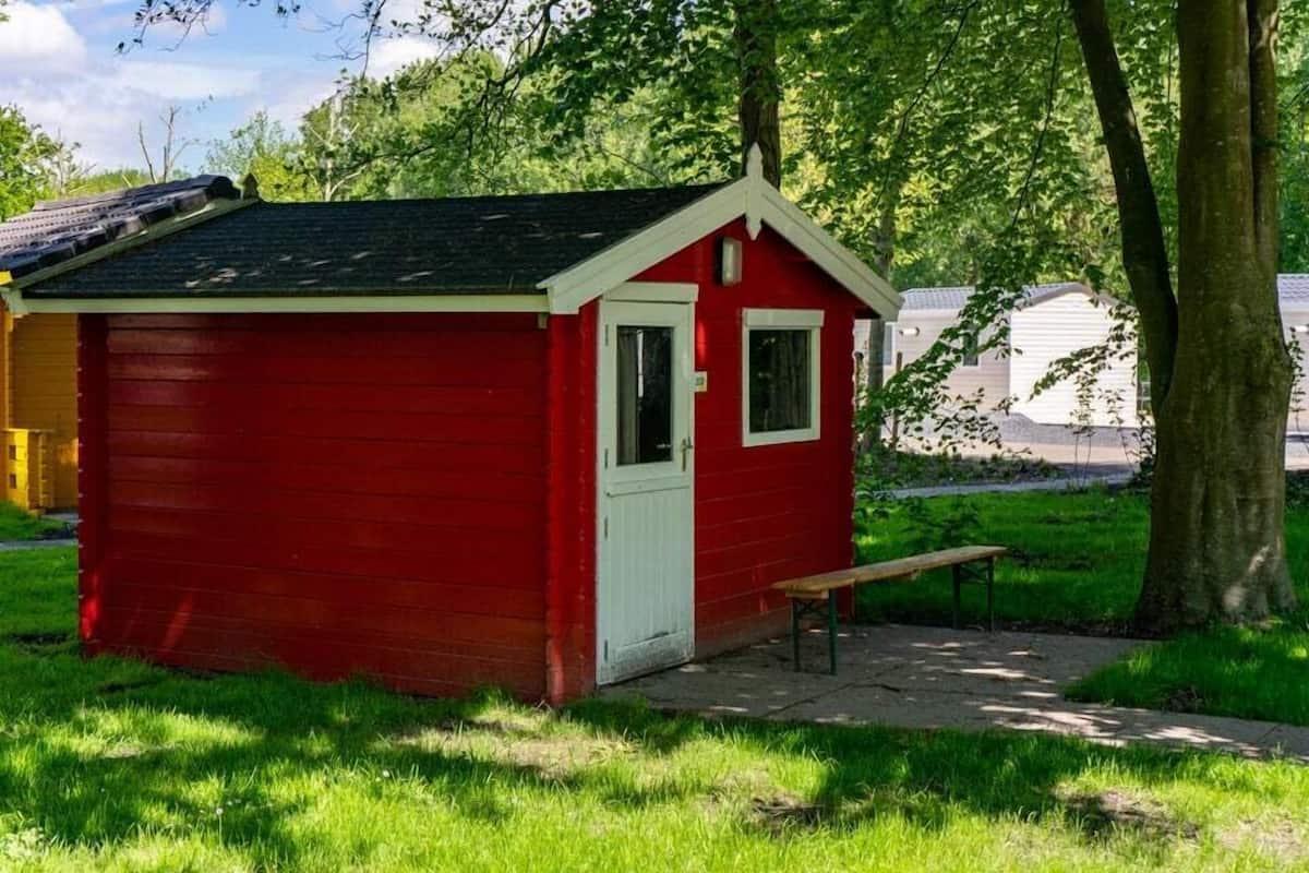 1 bedroom, individually decorated, individually furnished
