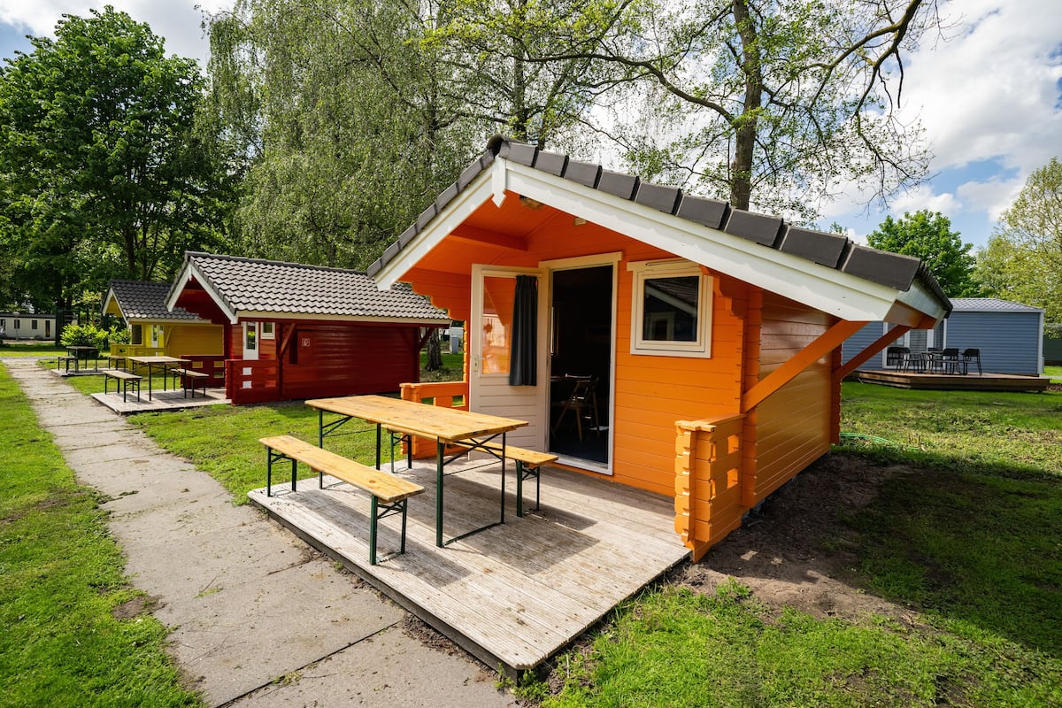 1 bedroom, individually decorated, individually furnished