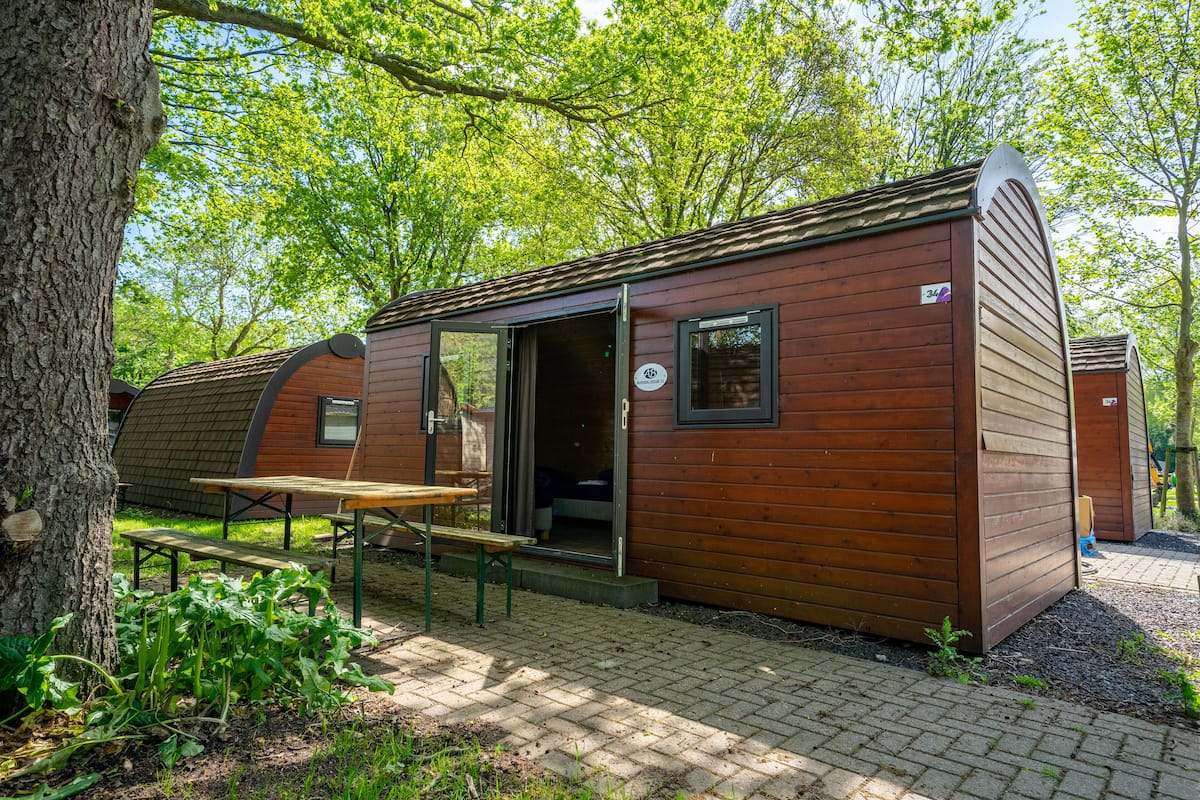 1 bedroom, individually decorated, individually furnished