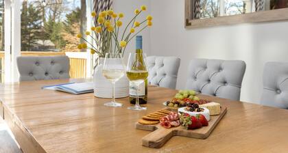 Luxury Annapolis Oasis: Hot Tub, Fire Pit, Fully Fenced, Pet Friendly