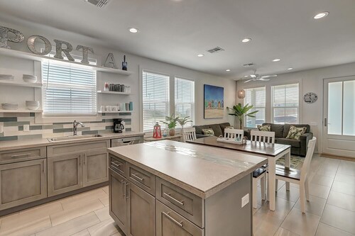 Cute coastal home with a king bed in every bedroom!