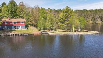 House, 4 Bedrooms | Lake