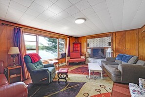 House, 4 Bedrooms | Living room - The Banks - Rustic and Waterfront, Secluded and Special, by RedAwning (Onaway)
