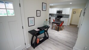 Dining - Family-Friendly 2BR Bungalow | Falcons • Concerts • Pool Access | Botel (Atlanta)