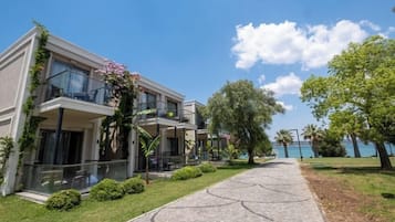 Village Poolside Room | Hochwertige Bettwaren, kostenlose Minibar, Zimmersafe, kostenloses WLAN