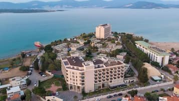Main Building Land View | Vue sur la ville