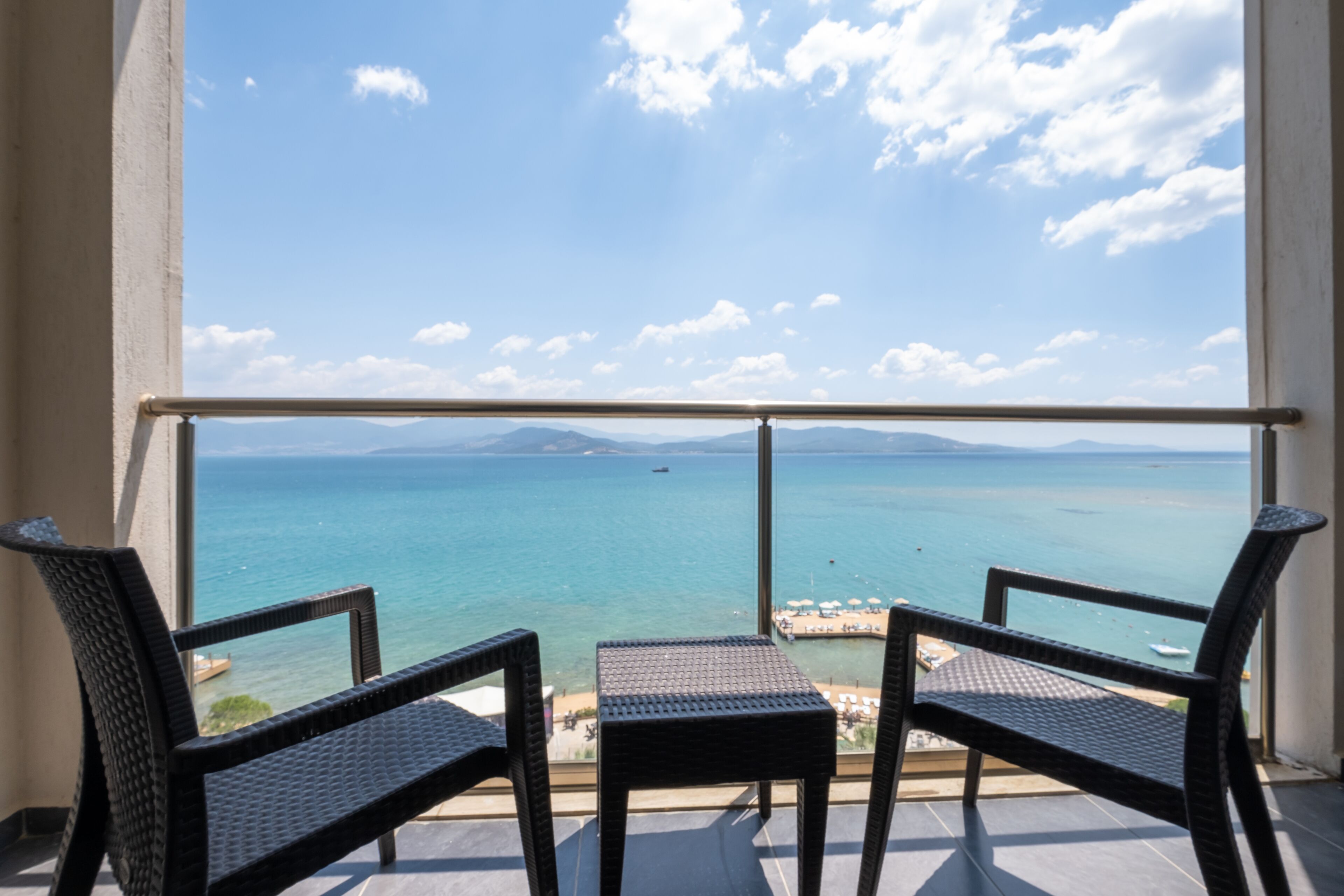 Main Building Sea View | Pemandangan pantai/laut