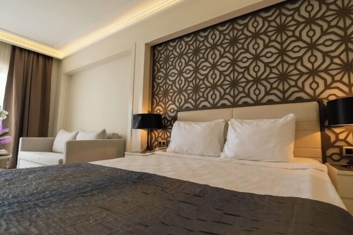 Village Poolside Room | Premium bedding, minibar (free items), in-room safe, WiFi (free)