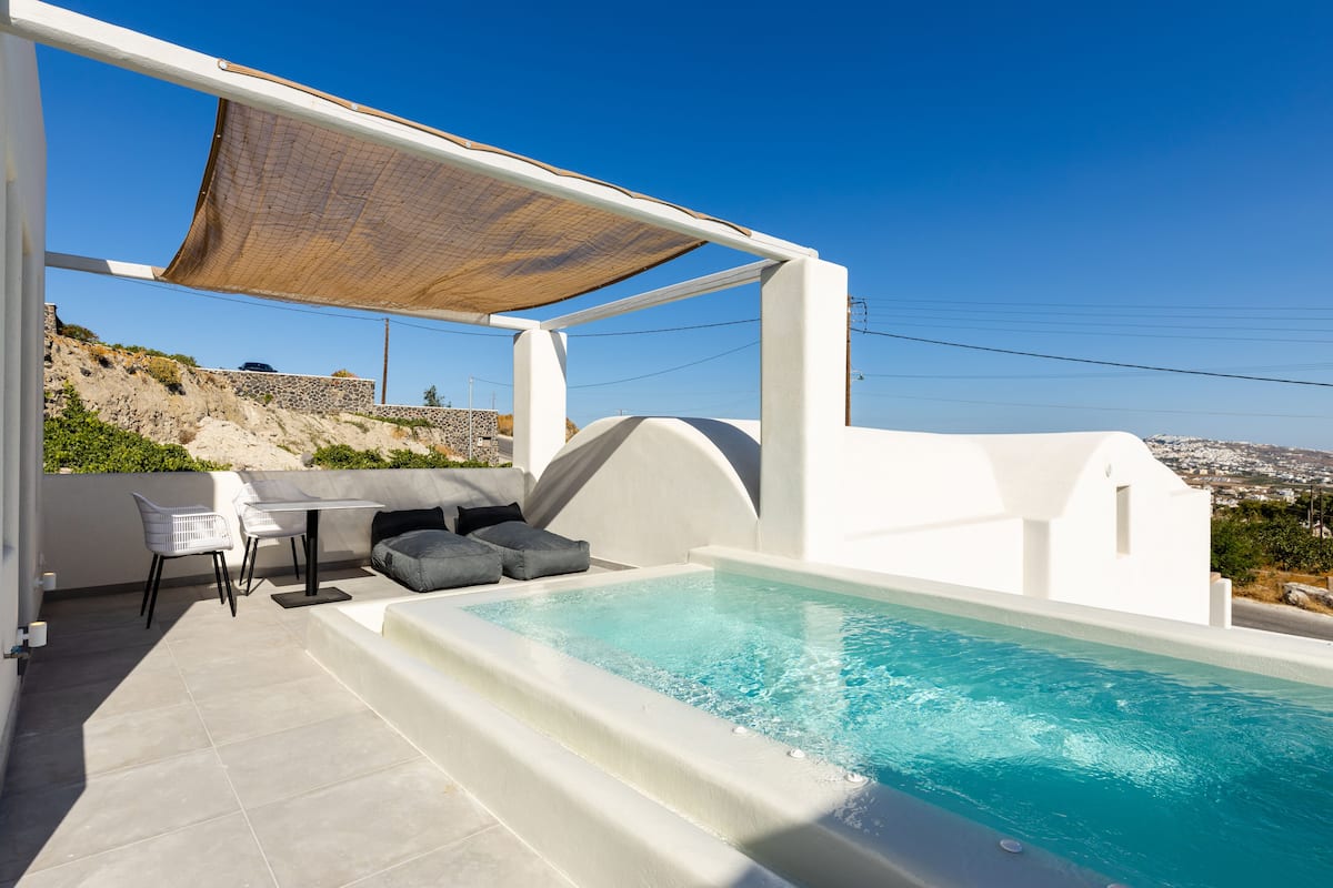 Executive Suite (Heated Swimming Pool) | Private pool