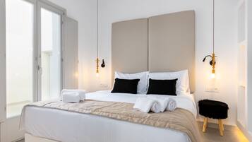 Executive Suite Private Pool | Hypo-allergenic bedding, minibar, in-room safe, desk