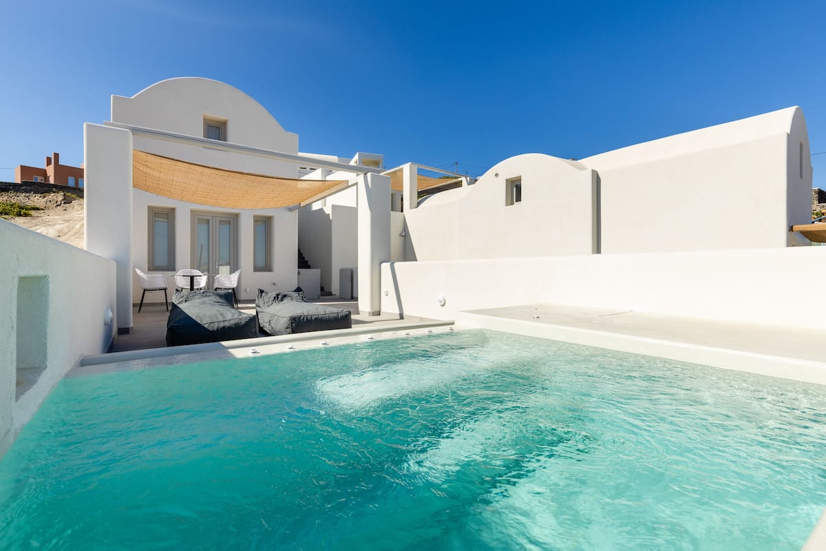Family Suite, 2 Bedrooms (Outdoor Hot Tub) | 2 bedrooms, hypo-allergenic bedding, minibar, in-room safe