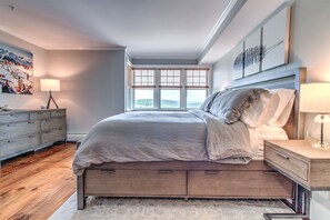 3 عدّة غرف نوم ومكواة/لوح كي وواي فاي مجانًا وملاءات أسرّة