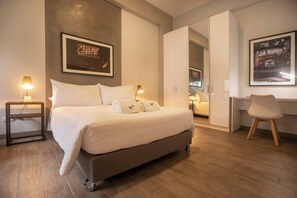 2 bedrooms, desk, iron/ironing board, WiFi