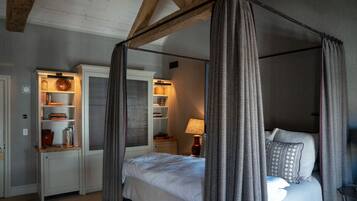 1 bedroom, iron/ironing board, travel crib, free WiFi