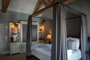 1 bedroom, iron/ironing board, travel cot, free WiFi