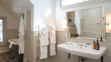 Bathtub, hair dryer, towels