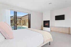4 bedrooms, WiFi, bed sheets