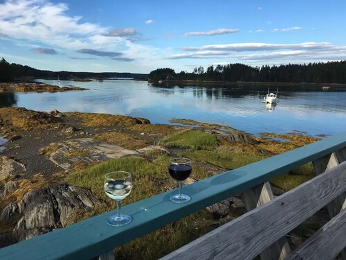 Osprey's Nest. Waterfront unit with boat and kayak access. Pet Friendly!