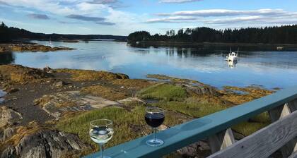 Osprey's Nest. Waterfront unit with boat and kayak access. Pet Friendly!