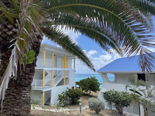 Studio 2 , Luxueux studios, très belle vue mer, 1 minute de la plage